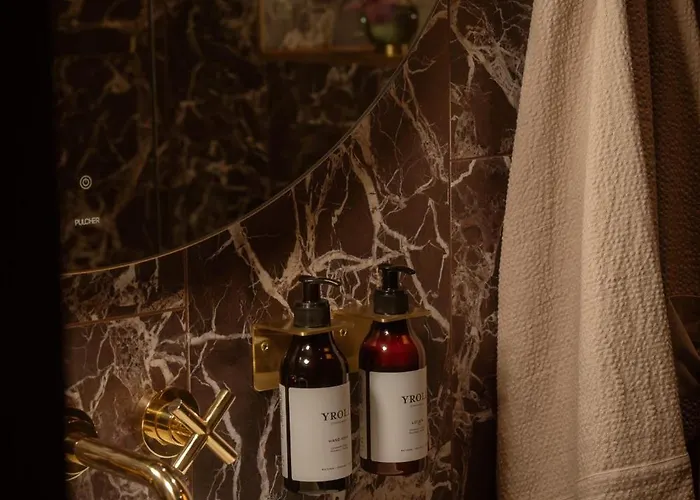 Ξενοδοχείο με διαμερίσματα Four - Boutique