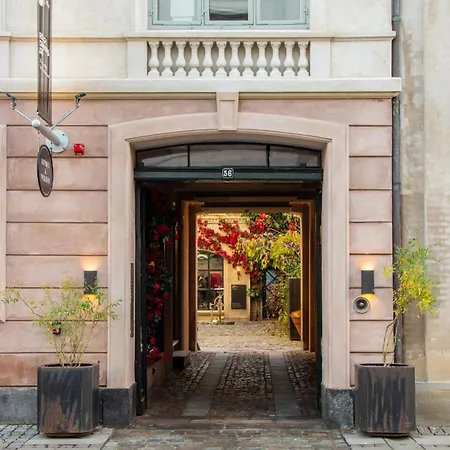 Four - Boutique